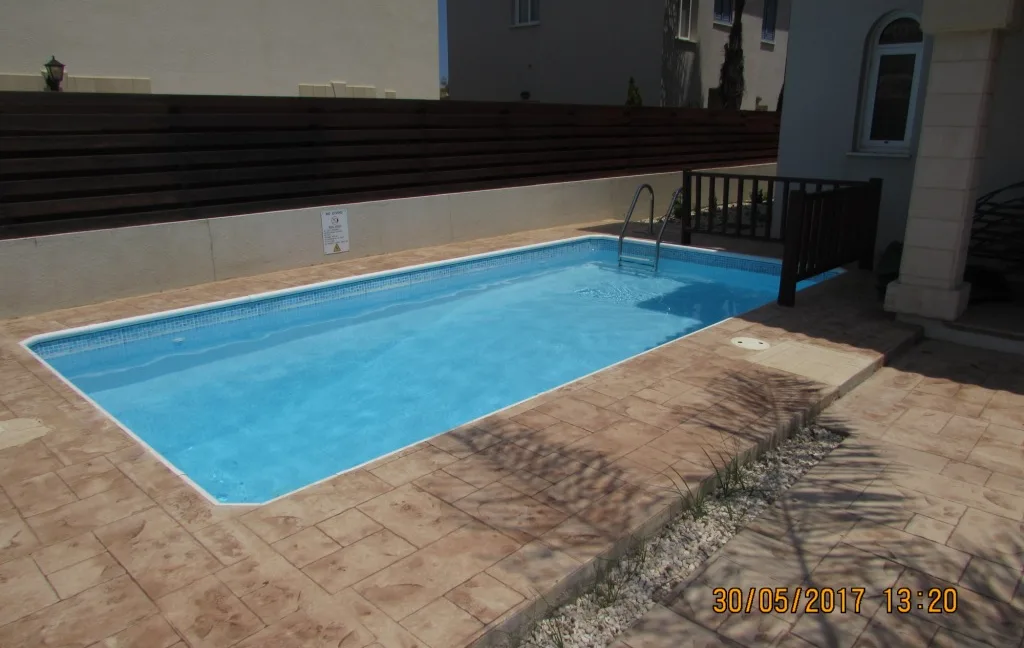 Private Pool (2)